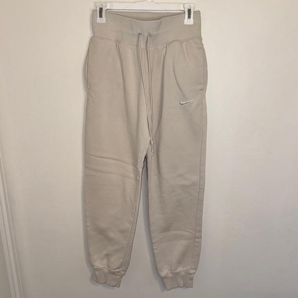 WOMEN'S NIKE SPORTSWEAR PHOENIX FLEECE MID-RISE JOGGER SWEATPANTS Beige Sand S - Picture 1 of 5